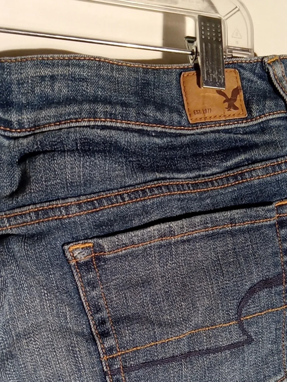 Women's American Eagle Outfitters Shorts With Flowers Next To The Pockets Stretc